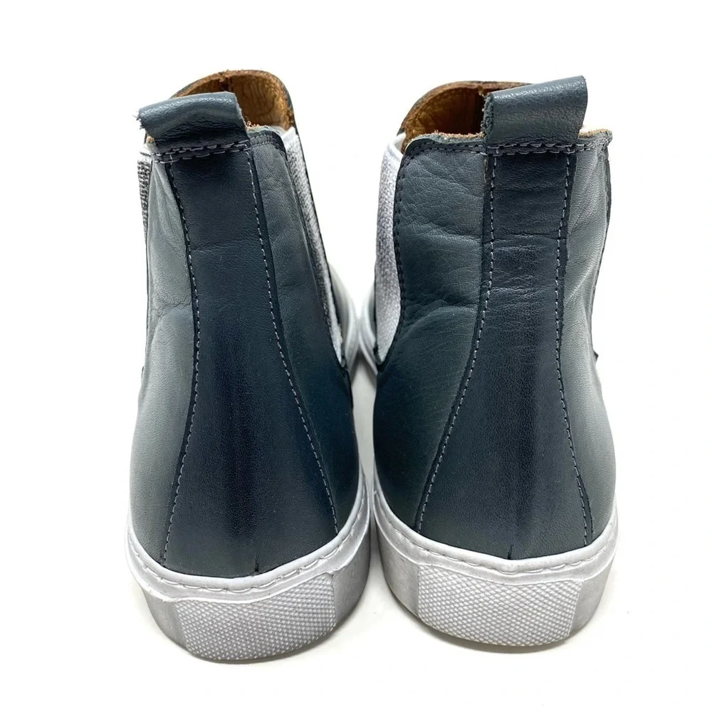 Bueno Rant Leather distressed sneakers in Ash